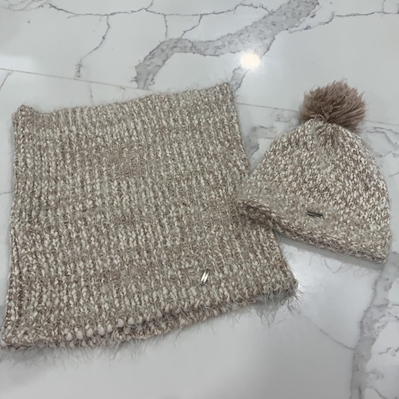 Steve Madden Cozy Cable knit Infinity Scarf and Winter Cap with Fuzzy. - Picture 3 of 6